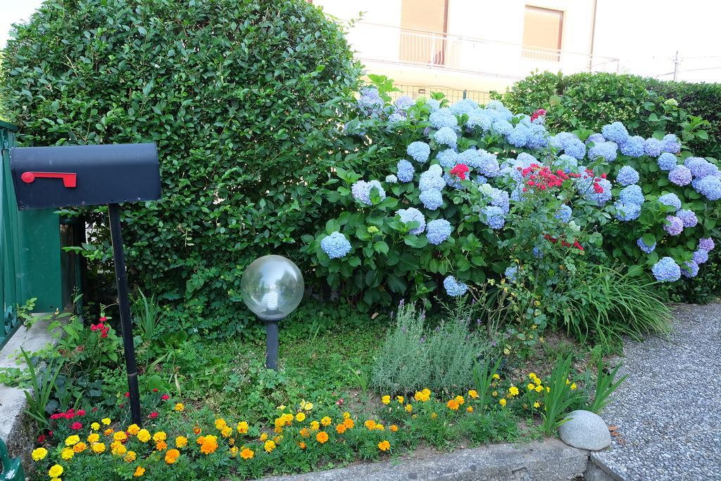 Aria Di Casa B&B Cantù Extérieur photo