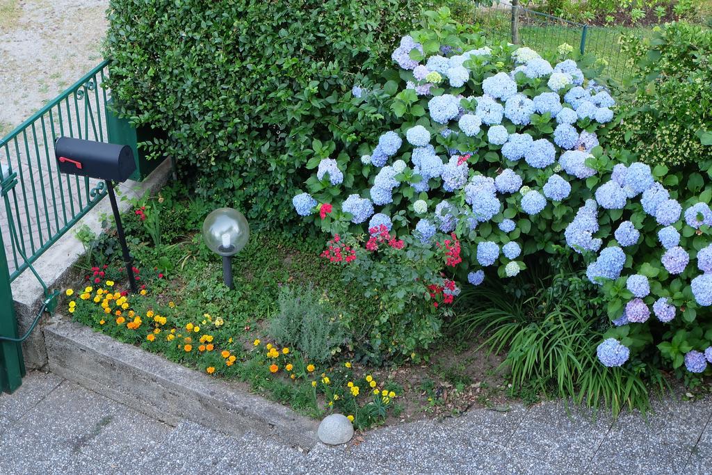 Aria Di Casa B&B Cantù Extérieur photo
